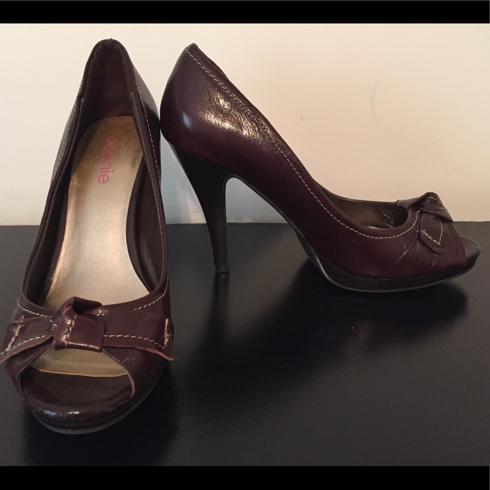 Connie Brown Pumps with White Stitching